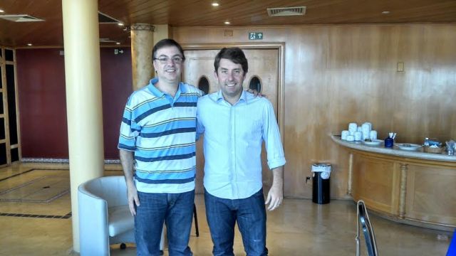 : " Dr. Erasmo Camanducaia com o professor Doutor Raphael Monte Alto da UFF - Chefe do curso de pós graduação em facetas, fragmentos e lentes de contato em porcelana".