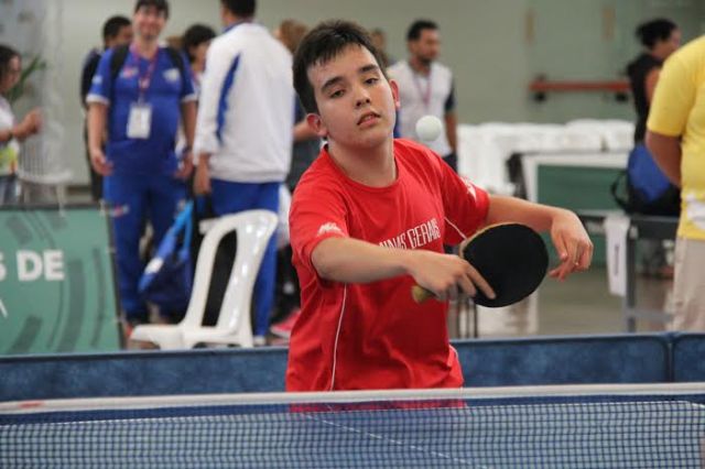 O mesa-tenista paralímpico Caio Almada é um dos beneficiados pelo Bolsa-Atleta. Crédito (foto): Renata Silva/SEESP