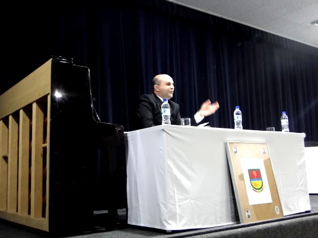O acadêmico e músico Ricardo Abrahão durante evento da Alca em 2013. (Foto: Evandro Carvalho/Arquivo Alca).