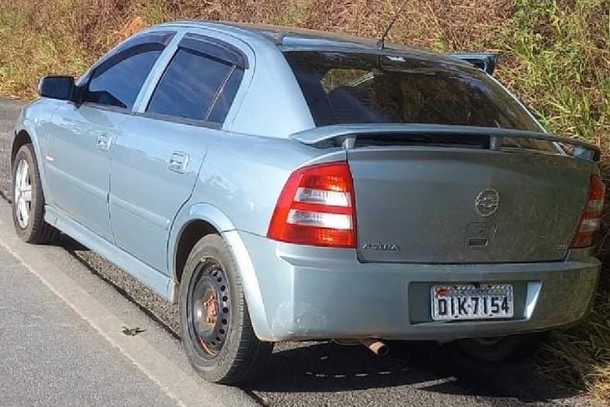 homem-e-preso-quando-furtava-som-de-carro-roubado-e-abandonado-em-rodovia-62a8af4198428