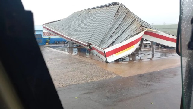 posto-de-gasolina-na-entrada-da-cidade